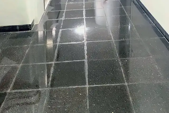 Hausflur nach der Reinigung