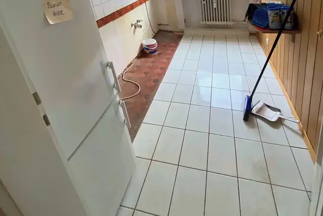 Küche nach der Räumung, leer und gefegt